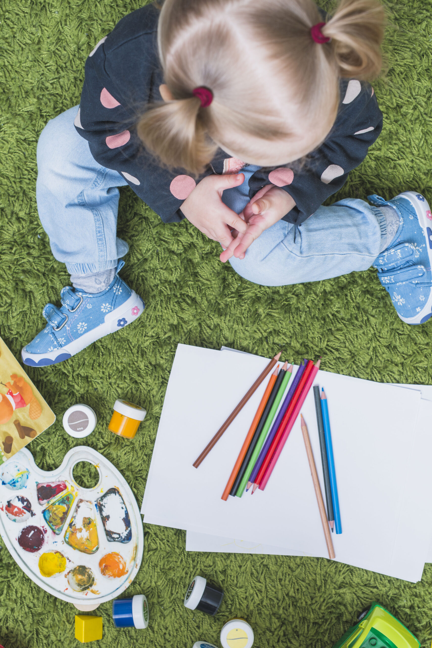 little-girl-carpet-with-pencils